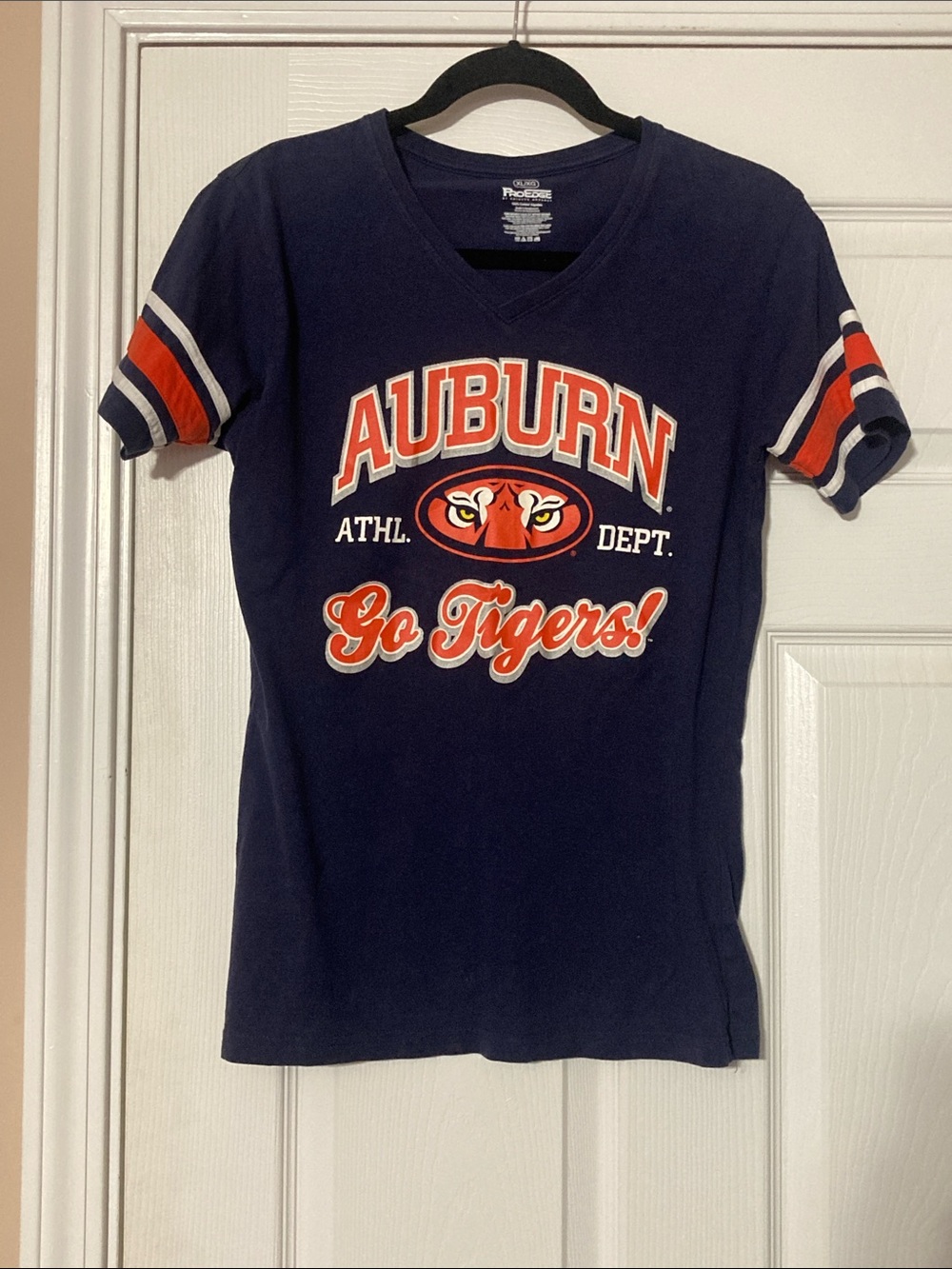 ⭐️⭐️ Auburn University T-shirt - size M/L